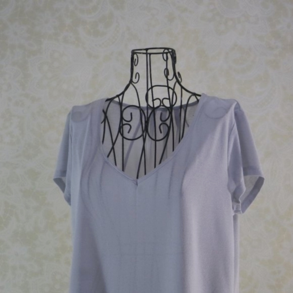 New York & Company Light Blue Lightweight V-Neck T-shirt Top